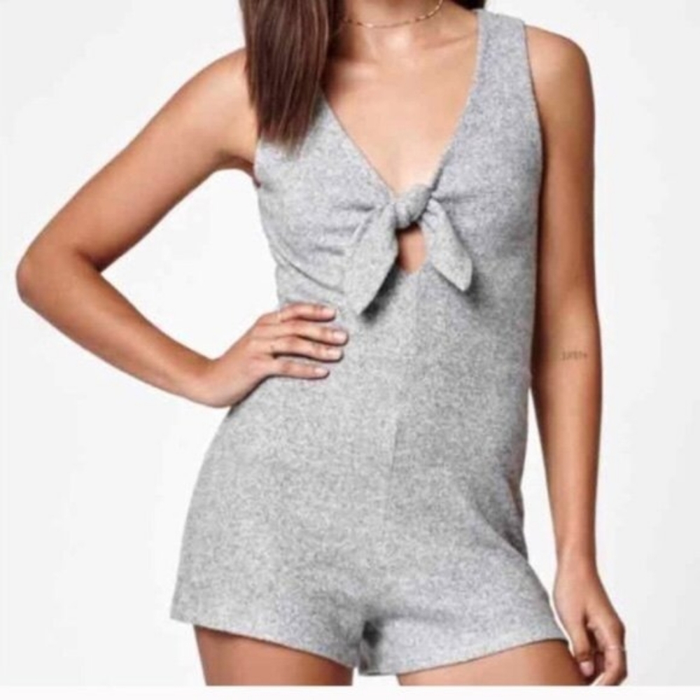 Kendall & Kylie Gray Knot Romper Sz LARGE